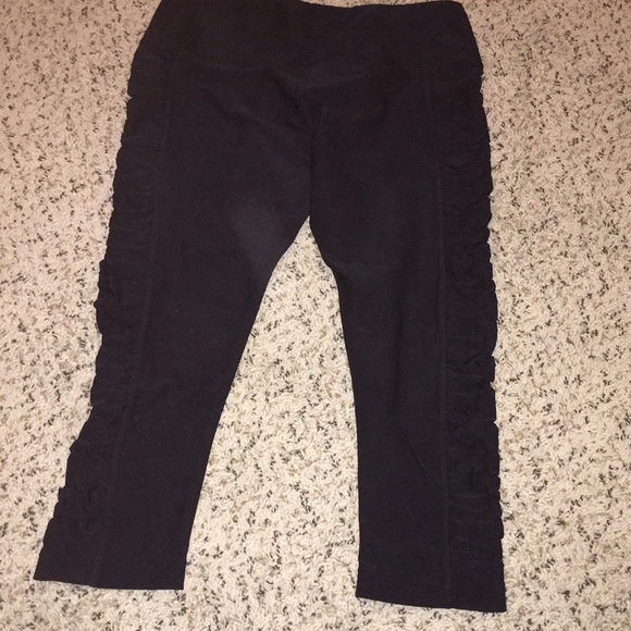 MPG cropped ruffle leggings - Picture 2 of 3